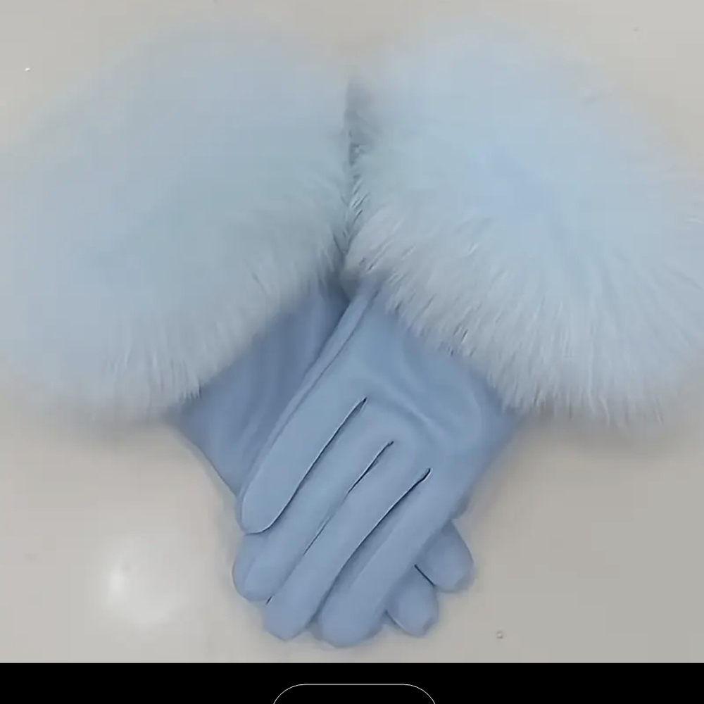 Elegant Red Fur-Trimmed Gloves - Picture 3 of 7